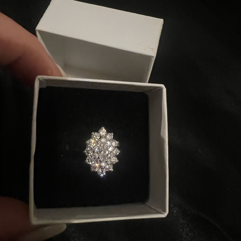 NEW STERLING SILVER LUXURY DIAMOND RING